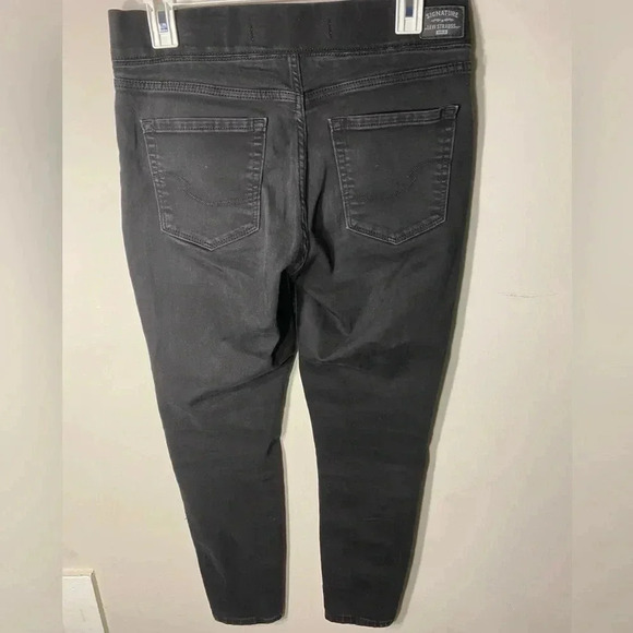 Levi black Totally Shaping Pull-On Skinny Jeans | size 6 (s/m) - Picture 2 of 7